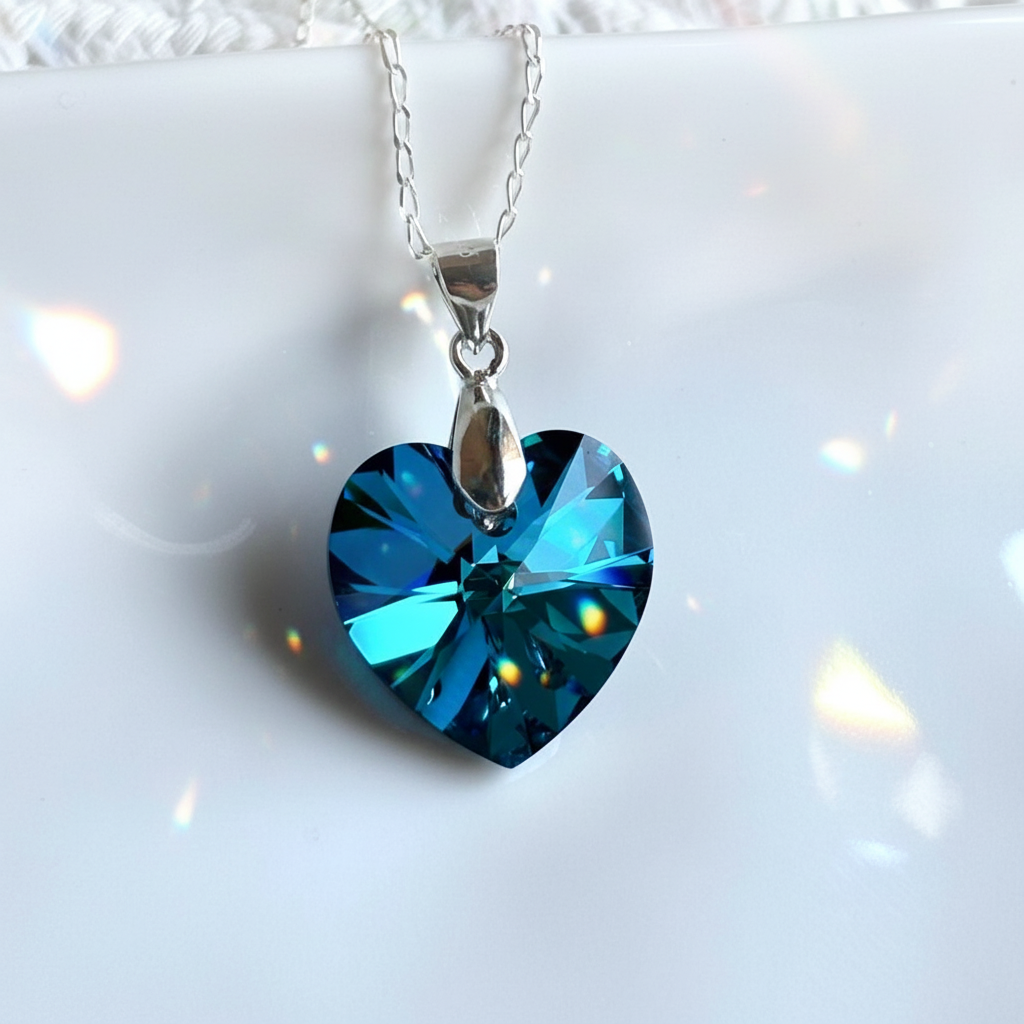 Collar con cristal azul mejorado