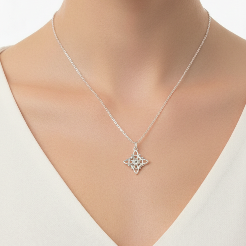 Collar Oryen Nudo de Bruja - Encuadre cerrado