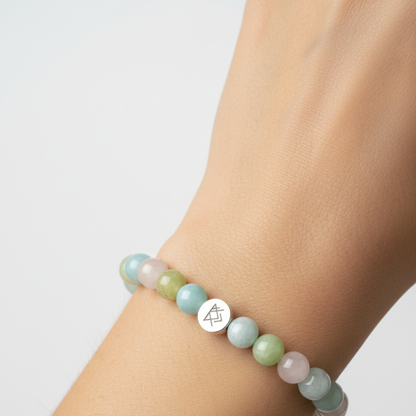 Pulsera en muñeca con broche MORGEN