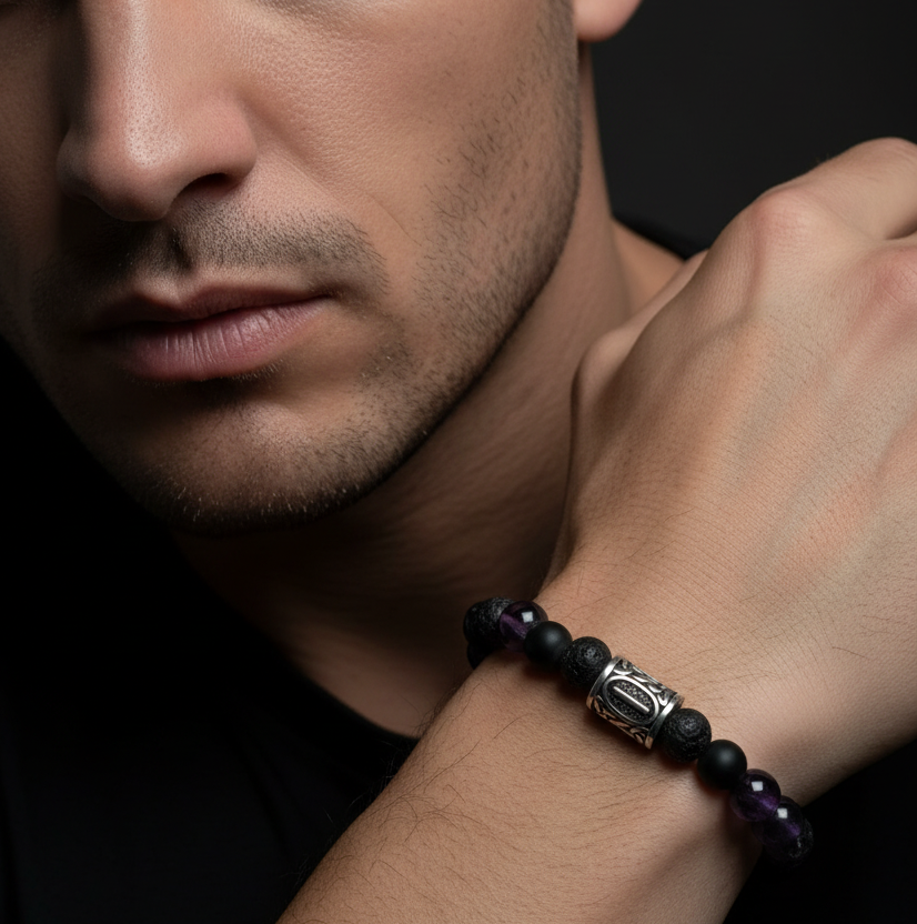 Pulsera ónix-amatista-volcánica en modelo