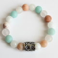 Pulsera tonos pastel con fondo blanco