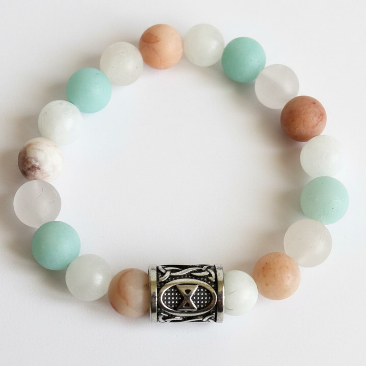 Pulsera tonos pastel con fondo blanco