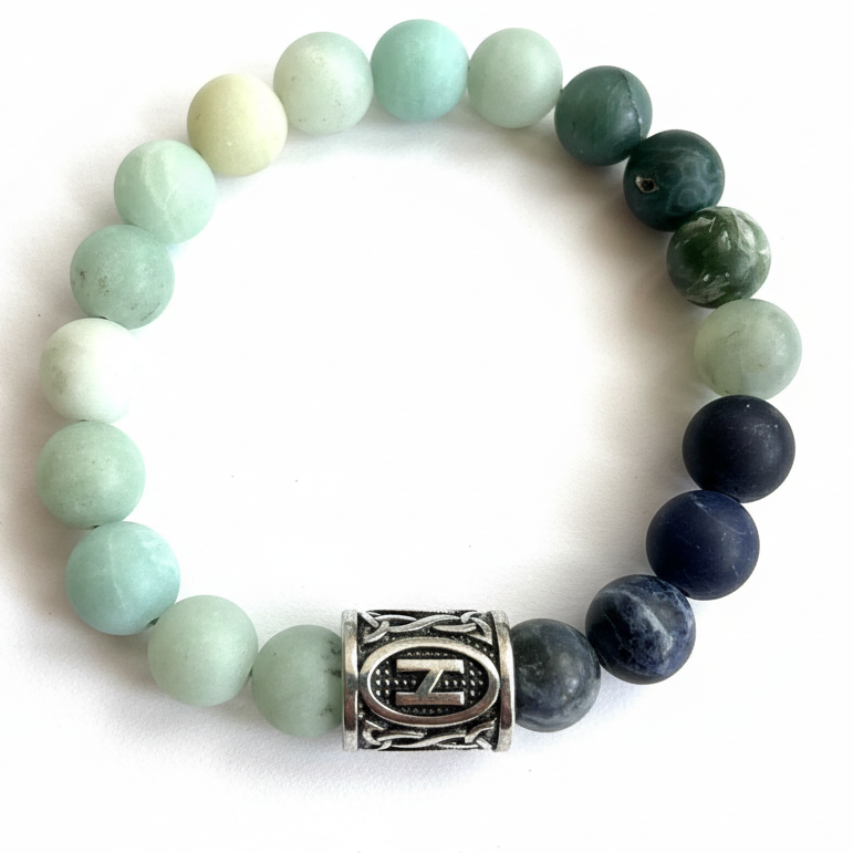 Pulsera verde y negra con fondo blanco